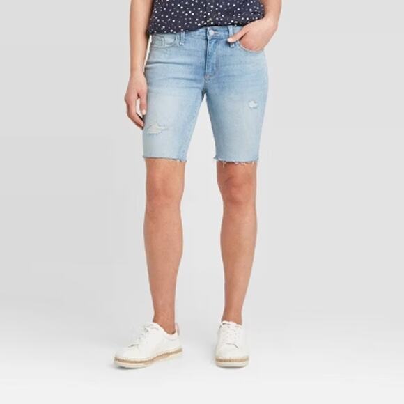 NWT Universal Thread Light Wash Blue Distressed Denim CutOff Jean Shorts Size 4 - Picture 1 of 9
